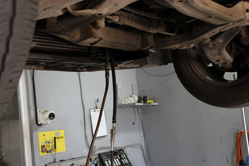 Снятие защиты, подключение к контурам охлаждения АКПП